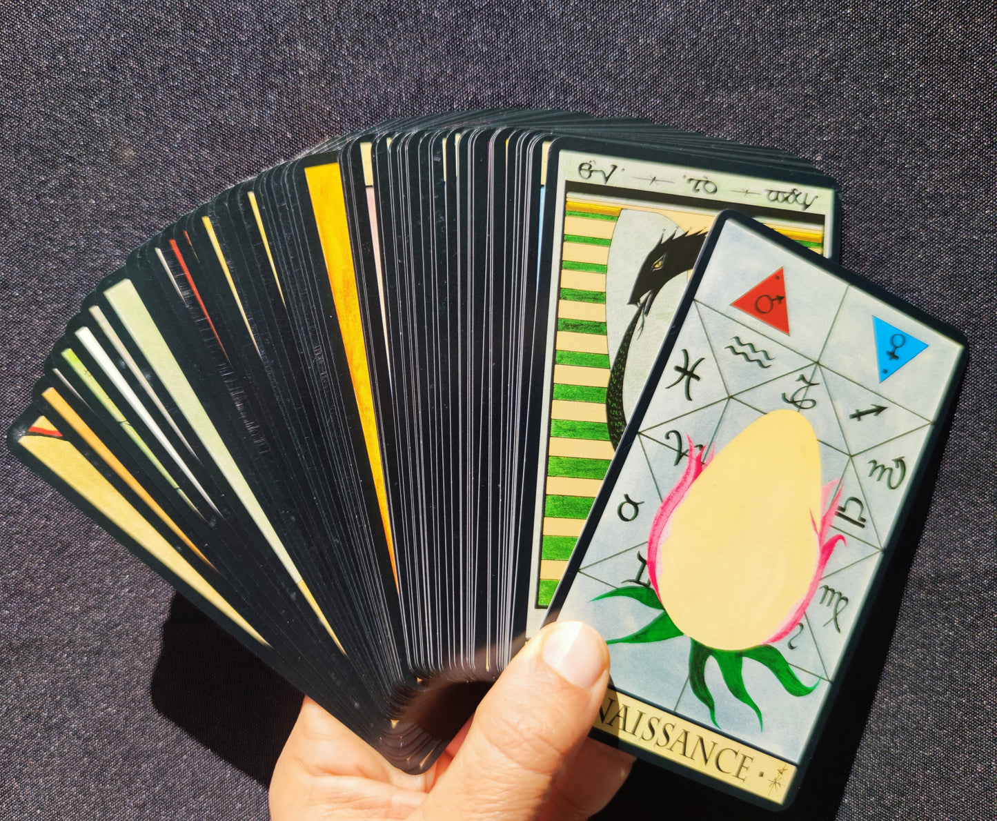 Cet Oracle a été créé par Dominique Duplaa "Éditions du Gange."
Ce jeu divinatoire n'est plus édité dans ce format.L’Oracle de la Triade est un jeu s’inspirant de la symbolique de philosophies et religions diverses : christianisme, judaïsme, astrologie, numérologie, alchimie, franc-maçonnerie, mythologies, kabbale, et aussi l’antiquité, l’Égypte ancienne, les traités de magie, la psychologie etc. Selon, l’auteur, ce jeu permet de cerner les problèmes matériels propres à notre dimension terrestre.