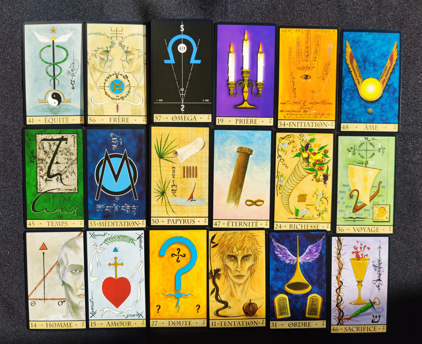 Cet Oracle a été créé par Dominique Duplaa "Éditions du Gange."
Ce jeu divinatoire n'est plus édité dans ce format.L’Oracle de la Triade est un jeu s’inspirant de la symbolique de philosophies et religions diverses : christianisme, judaïsme, astrologie, numérologie, alchimie, franc-maçonnerie, mythologies, kabbale, et aussi l’antiquité, l’Égypte ancienne, les traités de magie, la psychologie etc. Selon, l’auteur, ce jeu permet de cerner les problèmes matériels propres à notre dimension terrestre.
