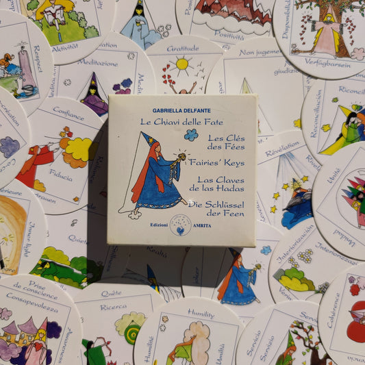 Les Clés des Fées de Gabriella Delfan de
1995.54 cartes représentant chacune
une fée porteuse d'une qualité essentielle
à la plénitude de l'esprit. Leur vocation
est d'inspirer et de rappeler les objectifs
afin de réussir à les atteindre.