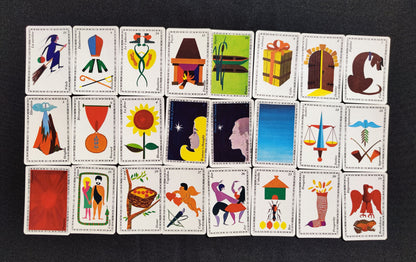 Horoscope de Belline est une première édition limitée de 1964 dont la boîte est écrite en vert sur fond noir n'a pas été
imprimée par le Maître Cartier Grimaud(comme ses futures éditions ) mais en Belgique par Belline lui-même !