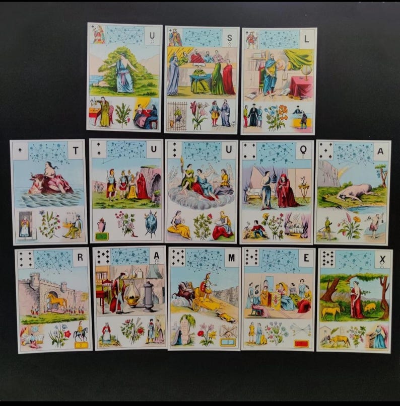 Cartes illustrées du Grand Jeu de Mademoiselle Le Normand présentées à plat.