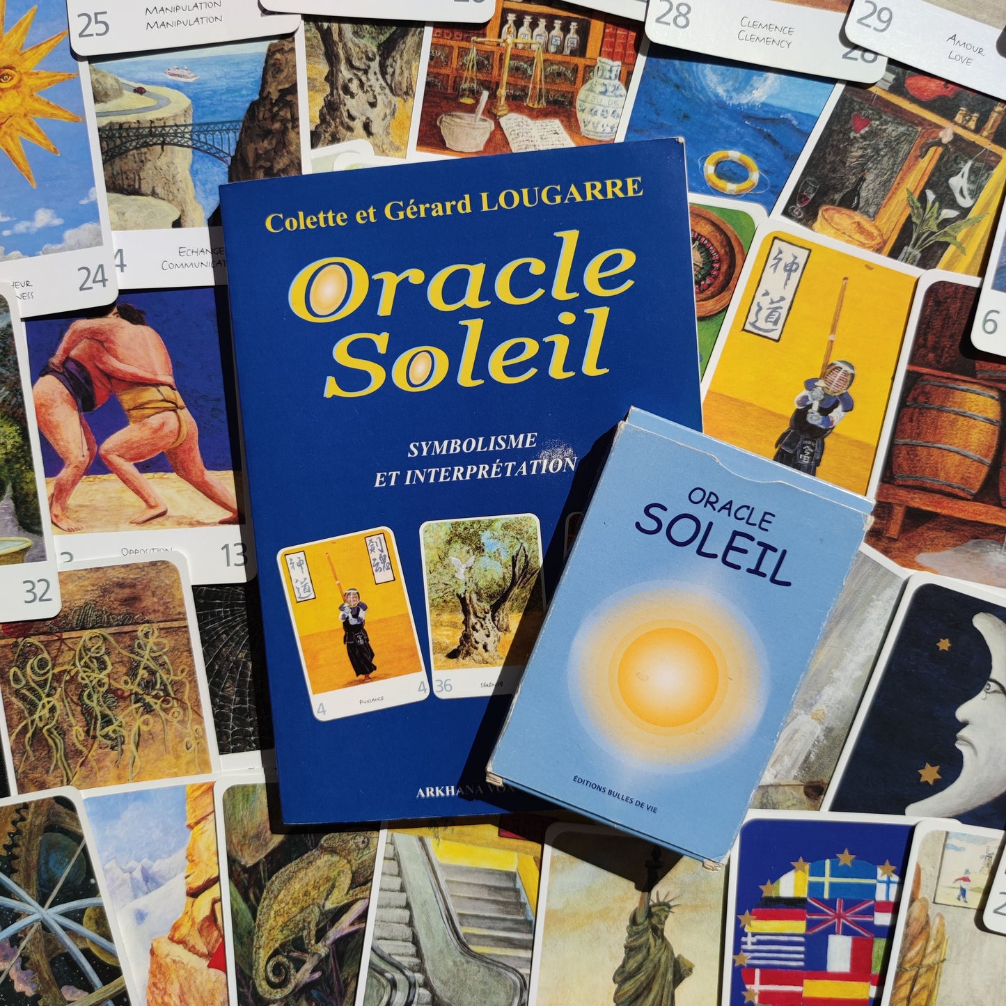the Sun Oracle 2012 with the book 2002 gift-divination-cartomancy-clairvoyance-fortune telling-tarot deck-esotericism-divinatory guidance